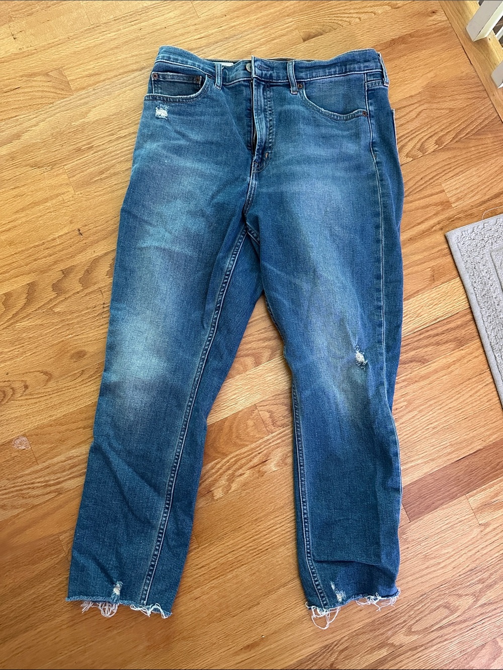 Men's Blue Distressed Straight-Leg Jeans